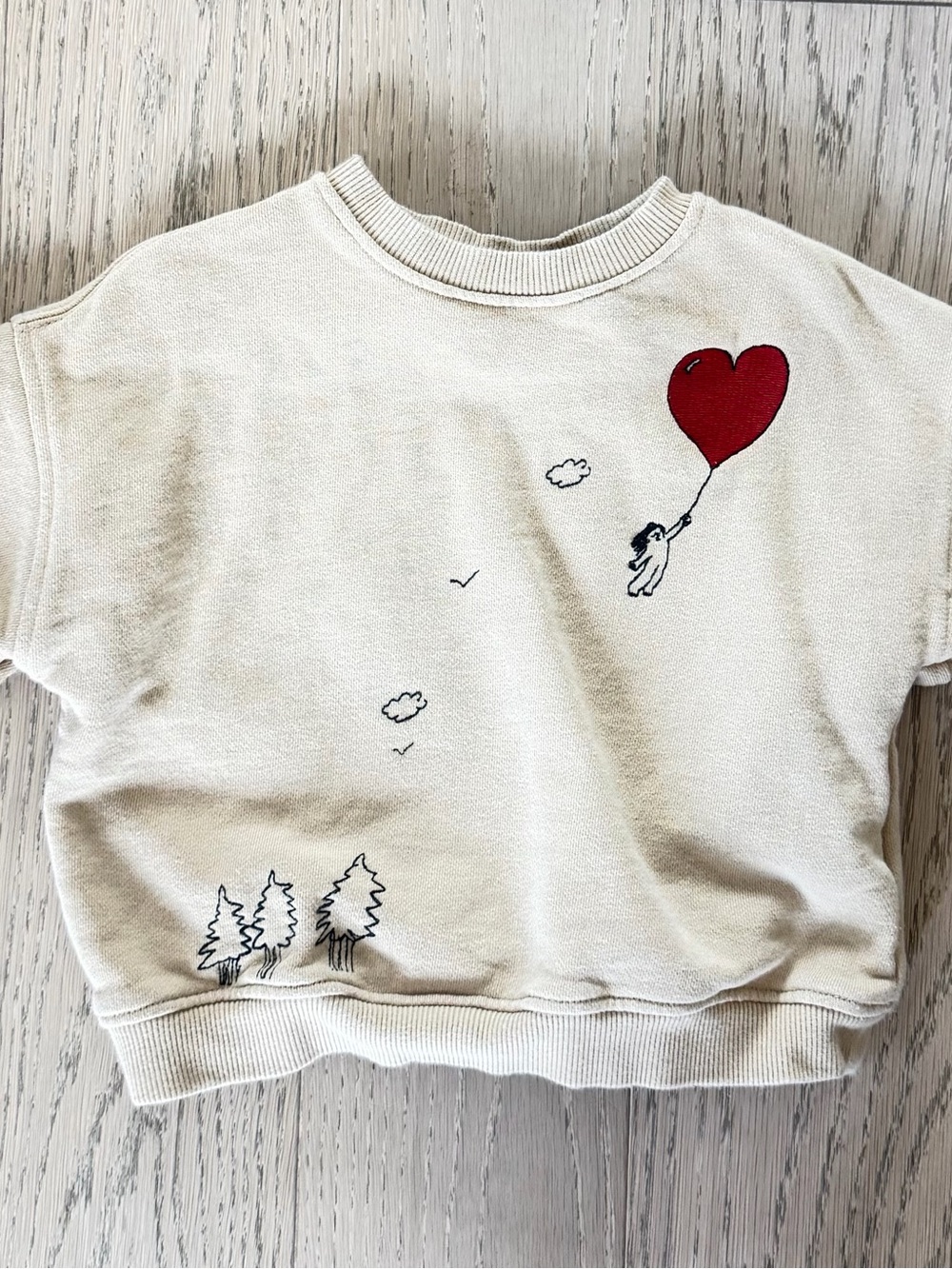 ORFAYO x Zara Kids Cream Sweatshirt with Red Heart Balloon Graphic 3T